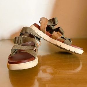 7 MIA sandal